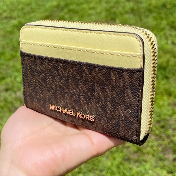NWT Michael Kors Small Zip Wallet - Picture 4 of 6